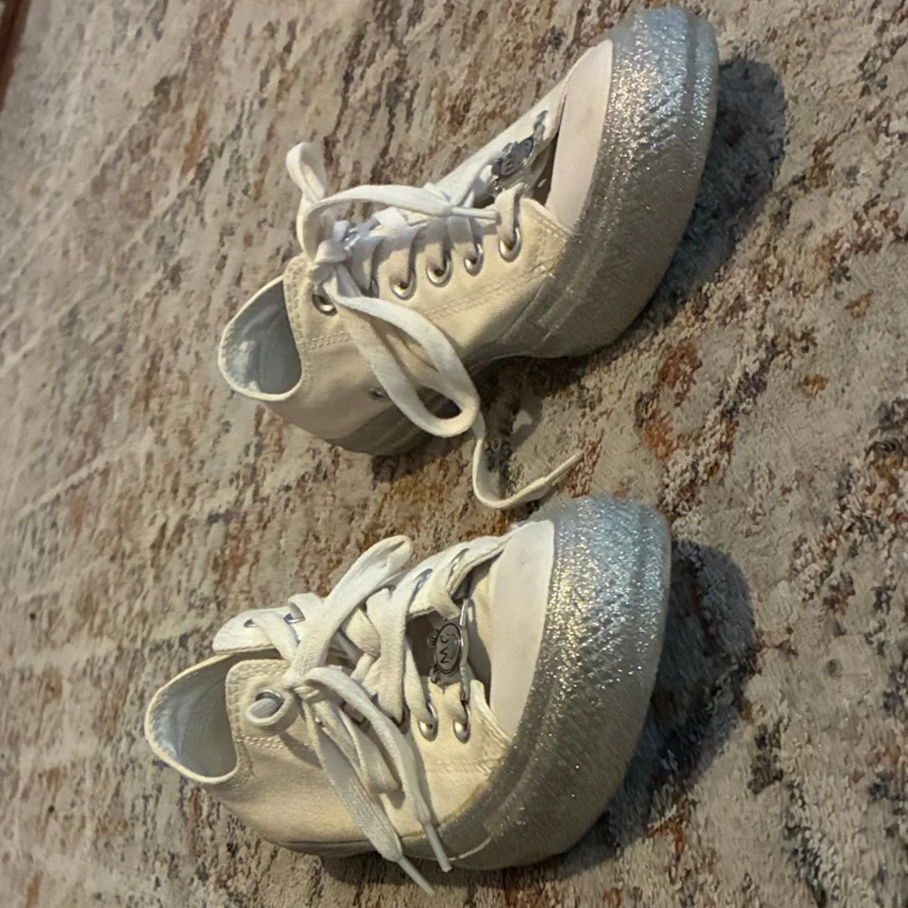 Converse White Kids Low Top Sneakers with Silver Glitter Trim